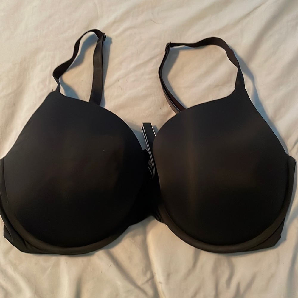 38 DD Victoria’s Secret black bra